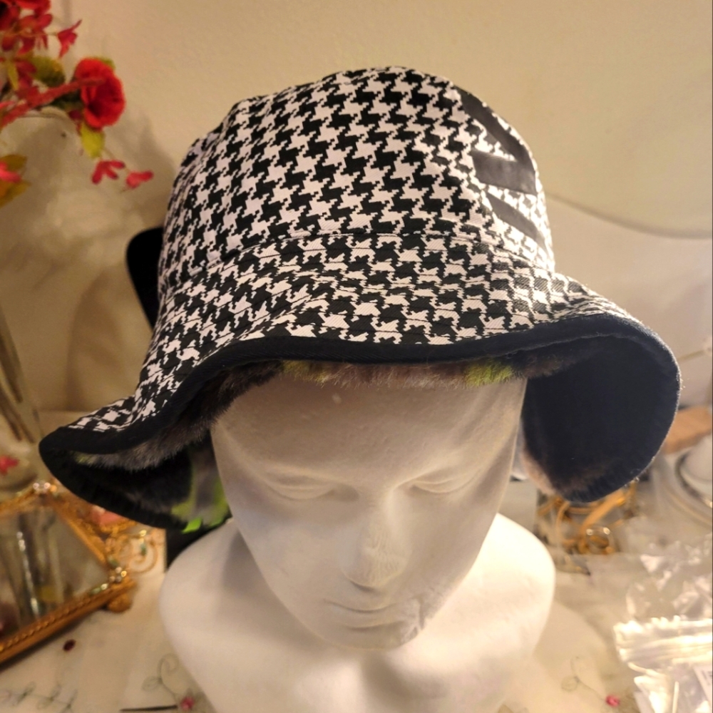 NWT X Ivy Park Adidas Beyonce Reversible Bucket Hat M/L Retired Rare